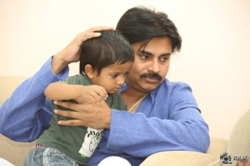 Pawan Kalyan Meets His Fan Karuna Srinivas